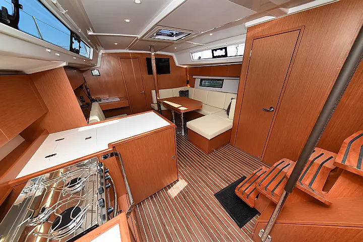 Bavaria C42 - 