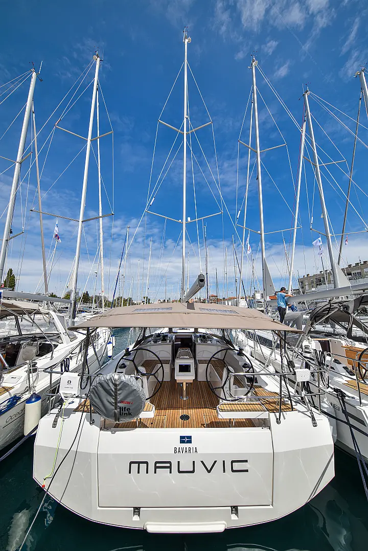 Bavaria C42 - 
