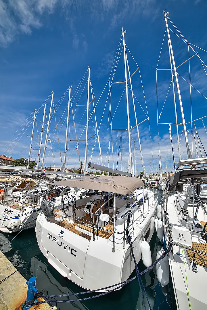 Bavaria C42 - 