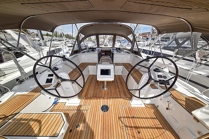 Bavaria C42 - 