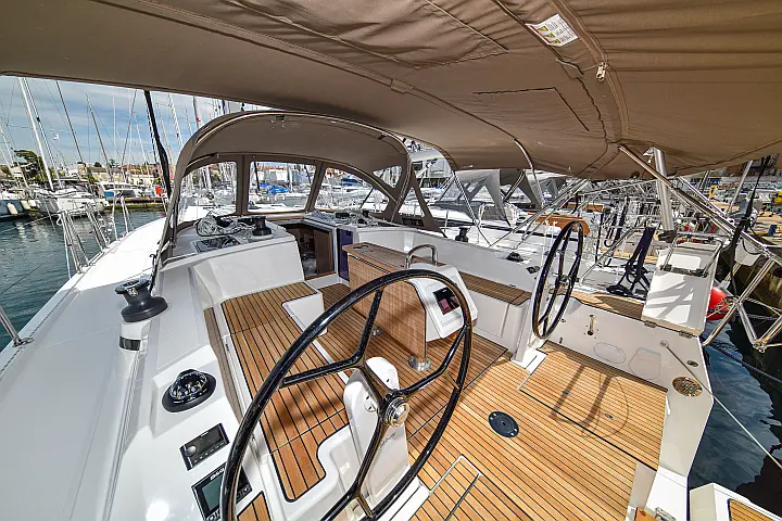 Bavaria C42 - 