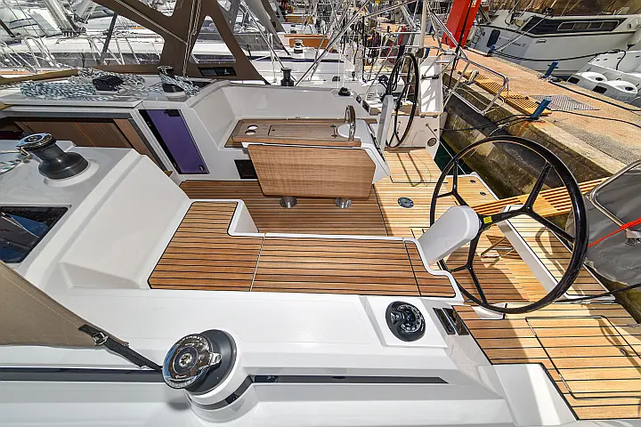 Bavaria C42 - 
