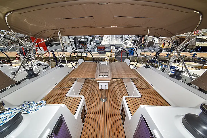 Bavaria C42 - 
