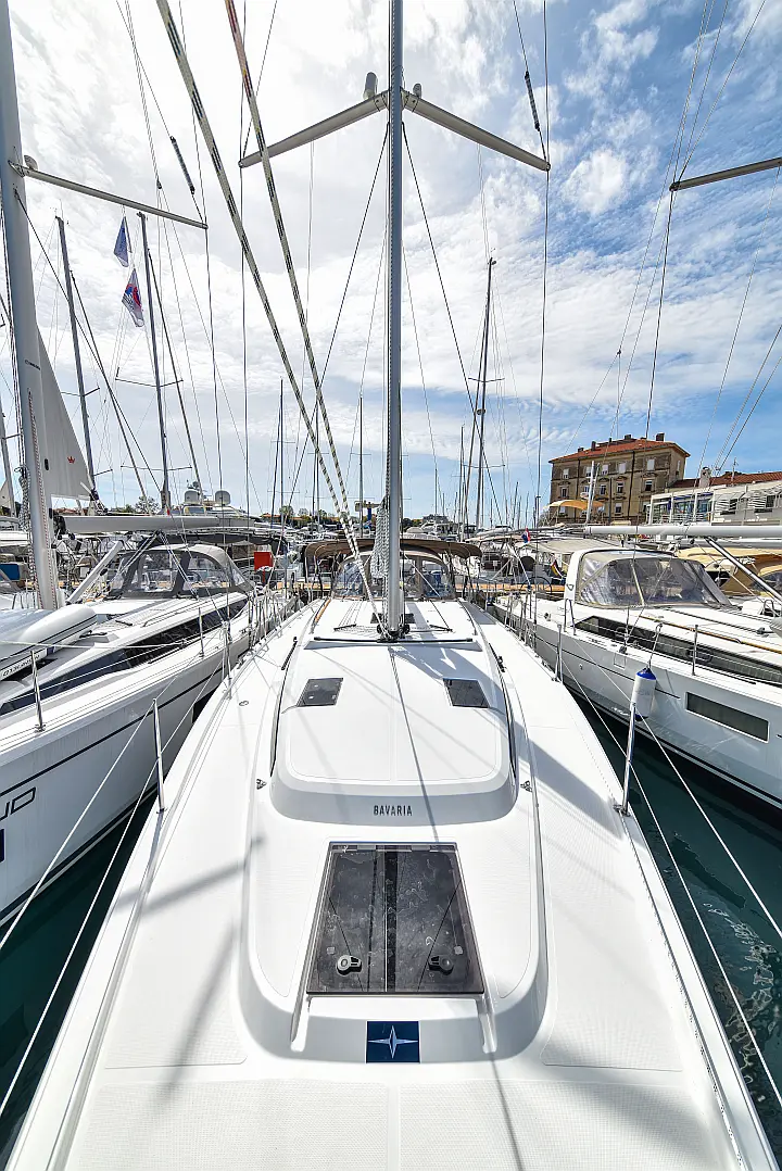 Bavaria C42 - 