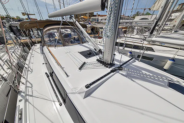 Bavaria C42 - 