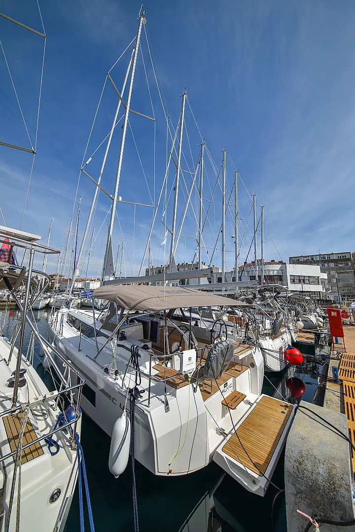 Bavaria C42 - 