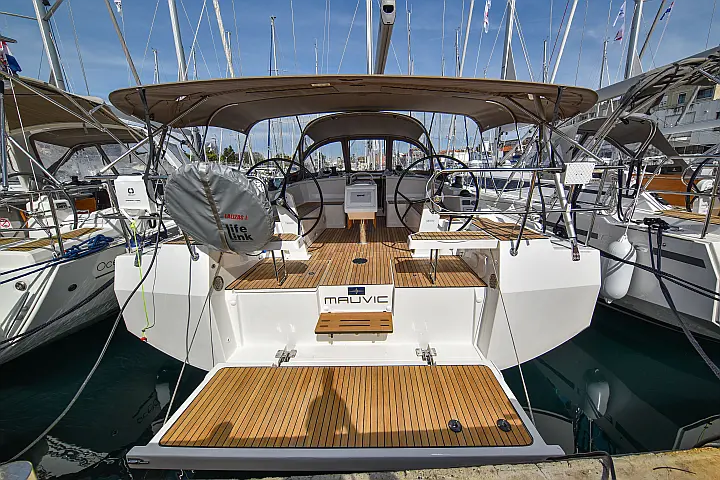Bavaria C42 - 