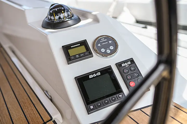 Bavaria C42 - 