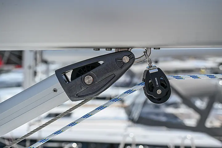 Bavaria C42 - 