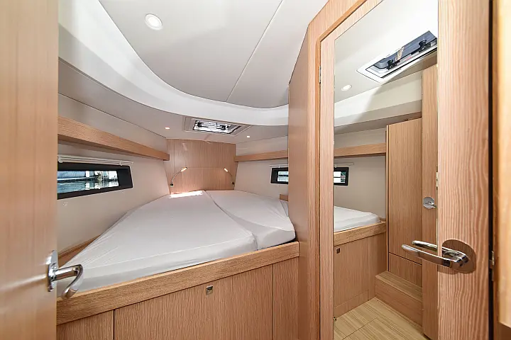 Bavaria C42 - 