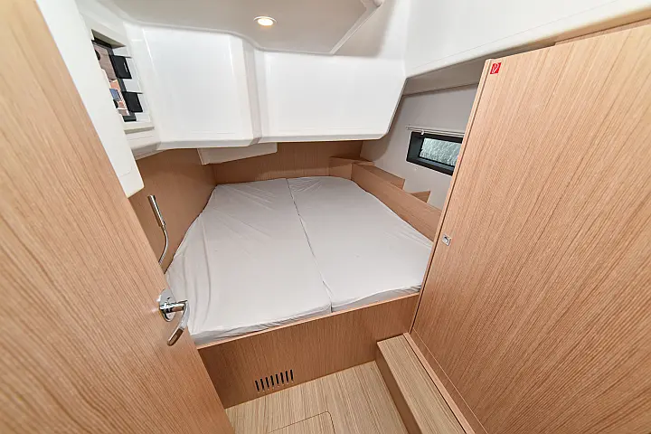 Bavaria C42 - 