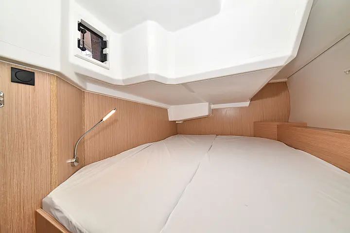 Bavaria C42 - 
