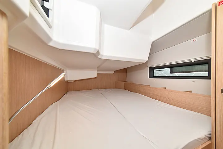 Bavaria C42 - 