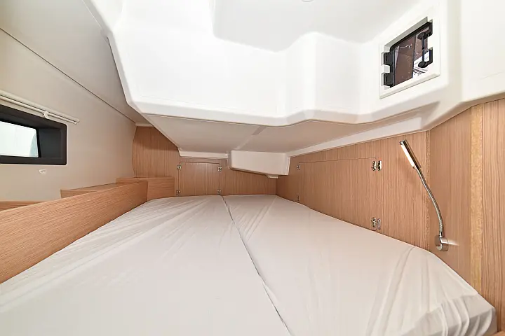 Bavaria C42 - 