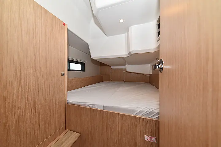 Bavaria C42 - 