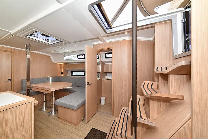 Bavaria C42 - 