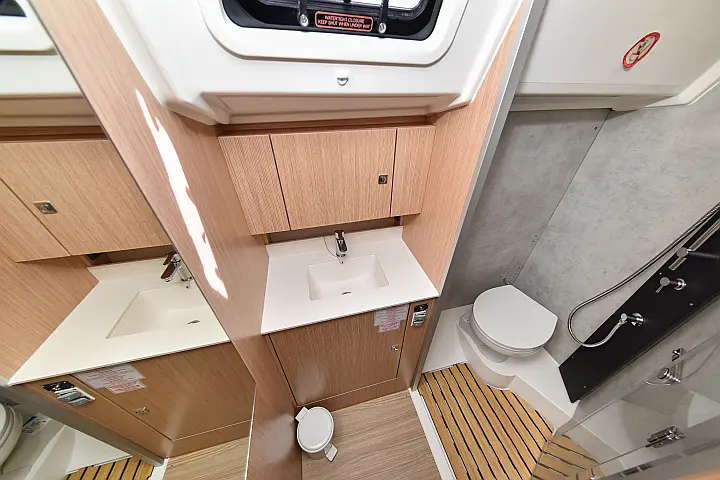 Bavaria C42 - 