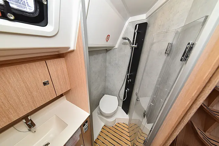 Bavaria C42 - 