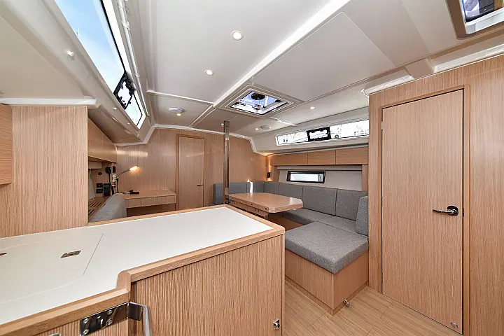 Bavaria C42 - 
