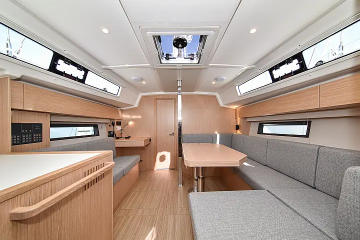 Bavaria C42 - 