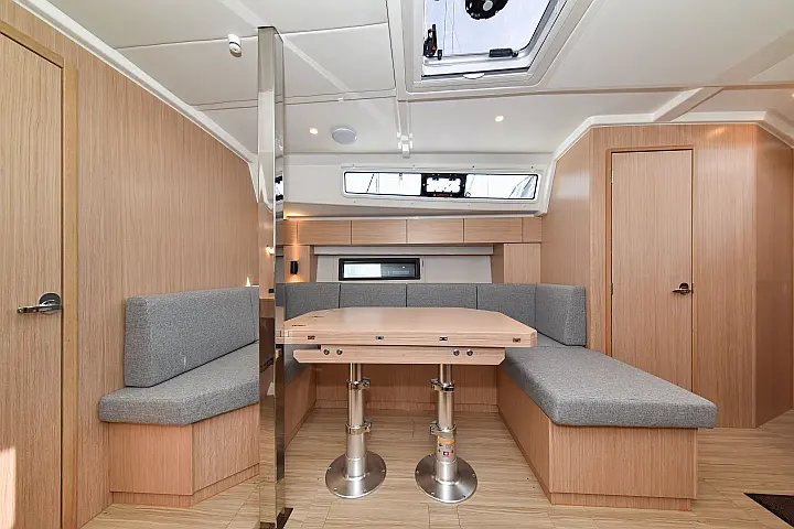 Bavaria C42 - 