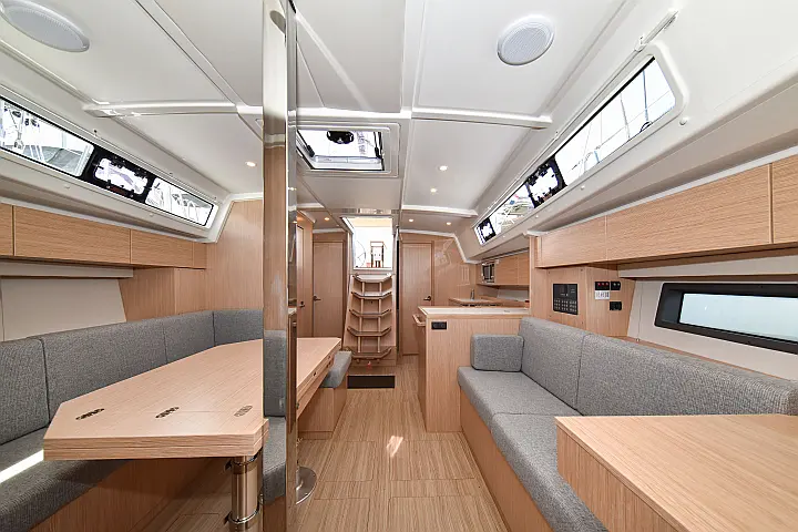 Bavaria C42 - 