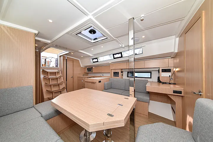 Bavaria C42 - 