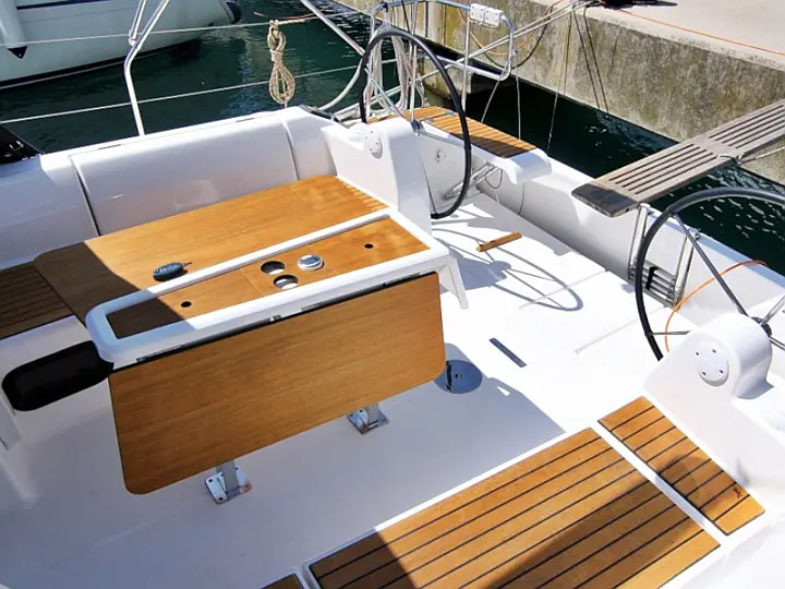 DUFOUR 382 BT - 