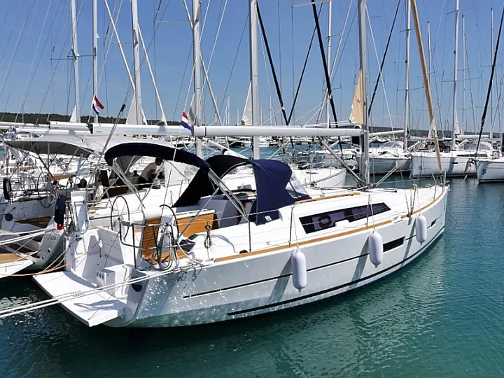 DUFOUR 382 BT - 