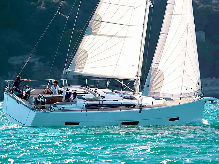 Dufour 390 GL - External image