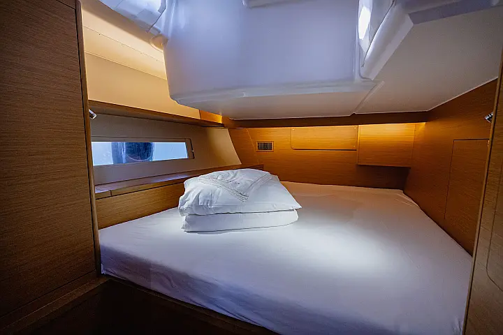 Dufour 470 owner layout - 