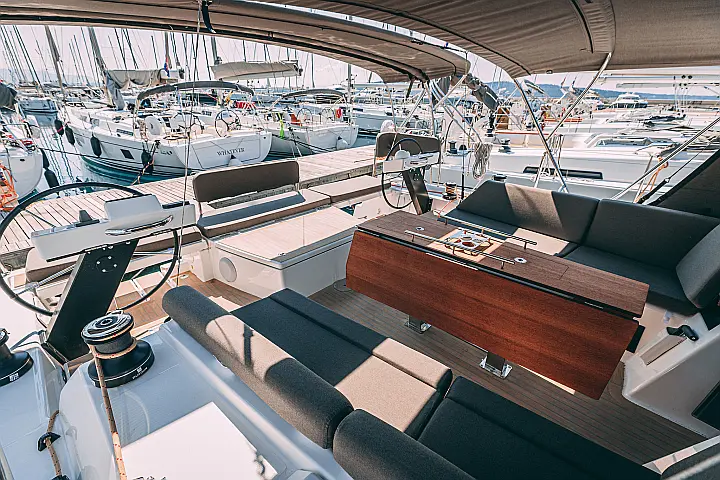 Dufour 470 owner layout - 
