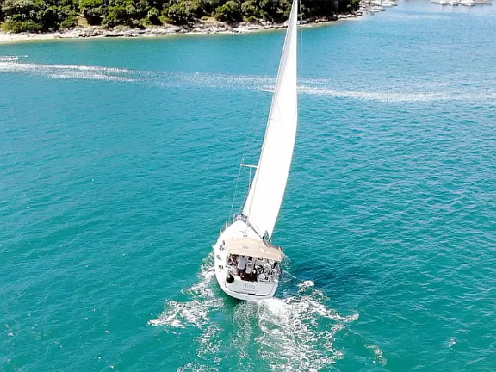 Sun Odyssey 389 - Outside