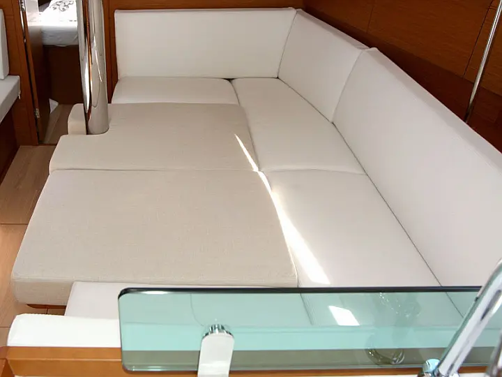 Sun Odyssey 389 - Salon