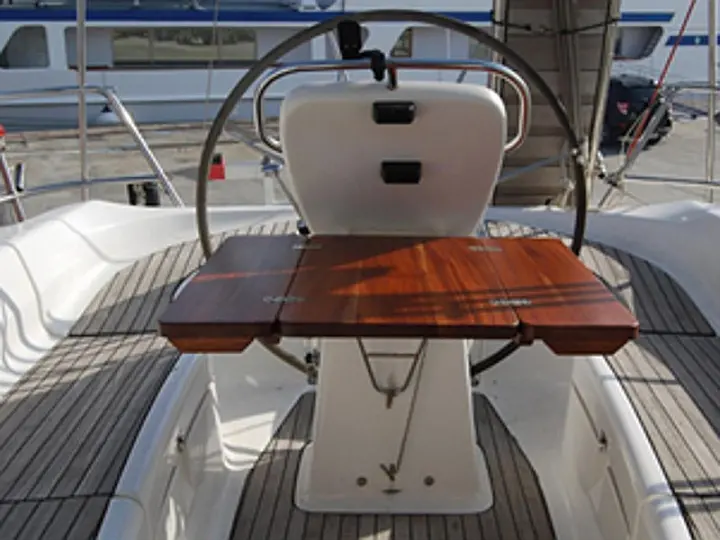 Bavaria 36 (Owner's version) - Cockpit table