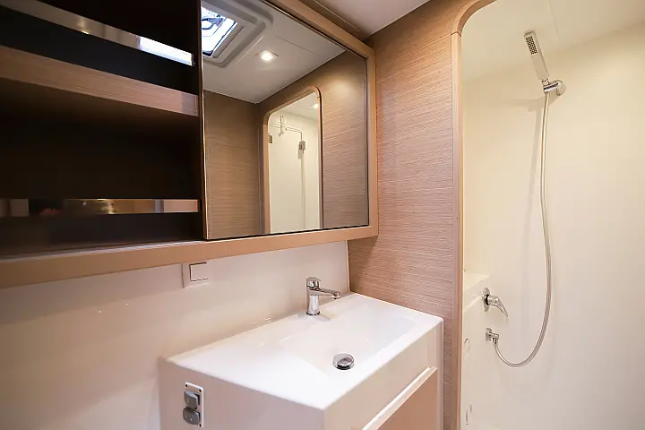 Lagoon 42 - 