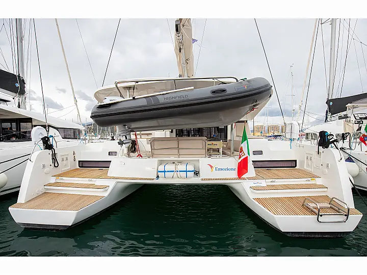 Lagoon 42 - External image