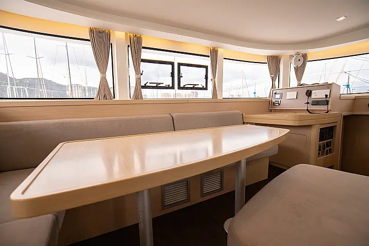 Lagoon 42 - 