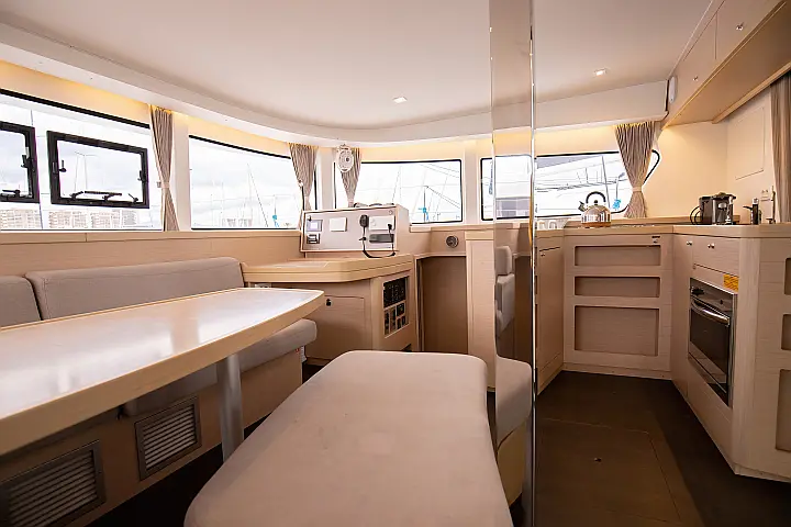 Lagoon 42 - 