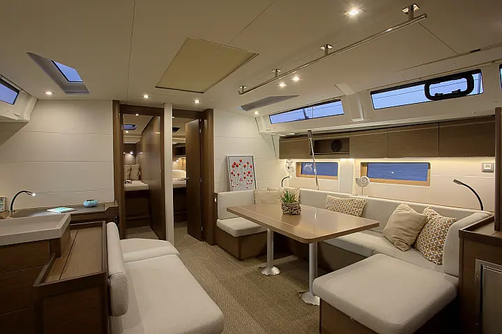 Oceanis 51.1 Refit 2026 - Saloon