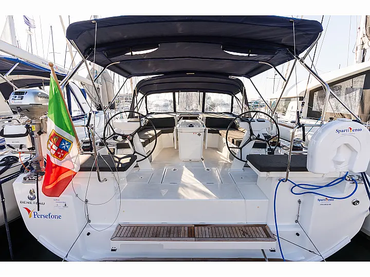 Oceanis 46.1 (bunk cab) - External image