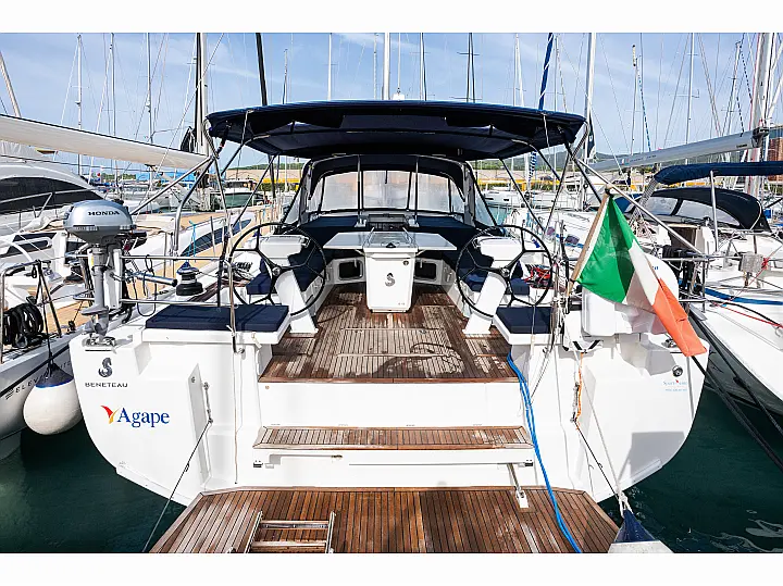 Oceanis 51.1 - External image