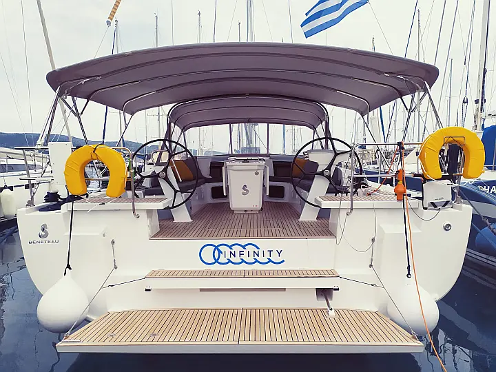 Oceanis 51.1 - External image