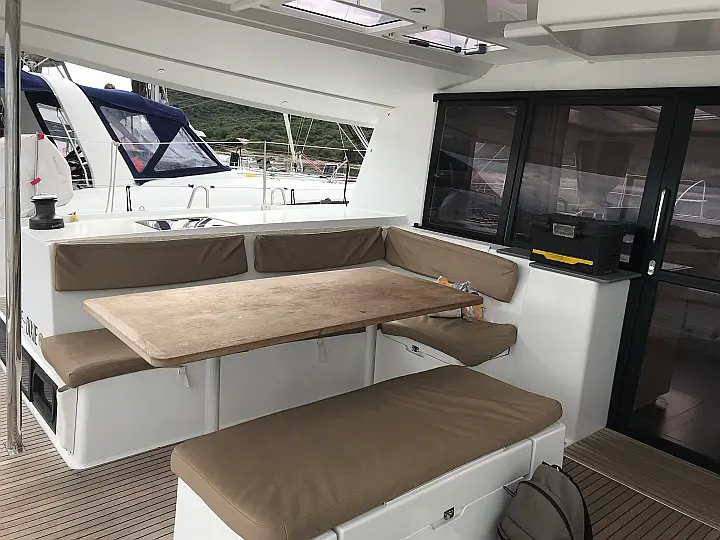 Helia 44 - 