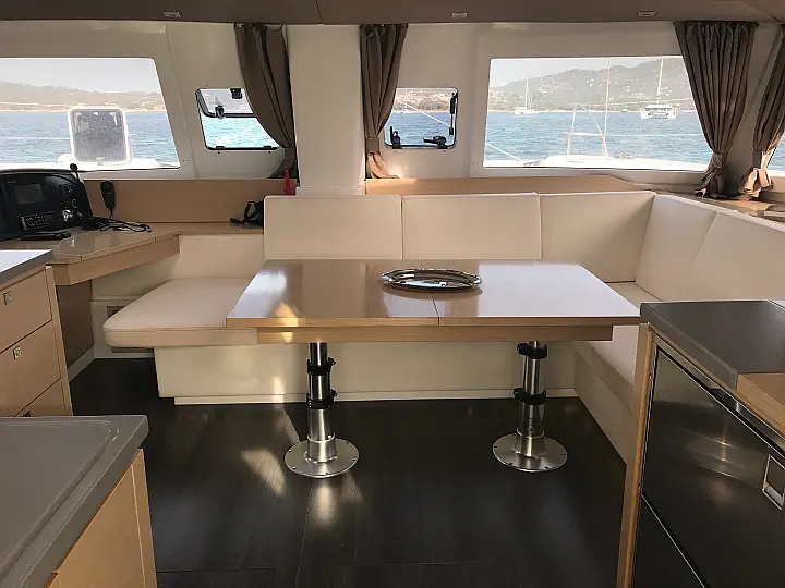 Helia 44 - 