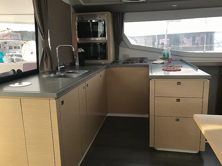 Helia 44 - 