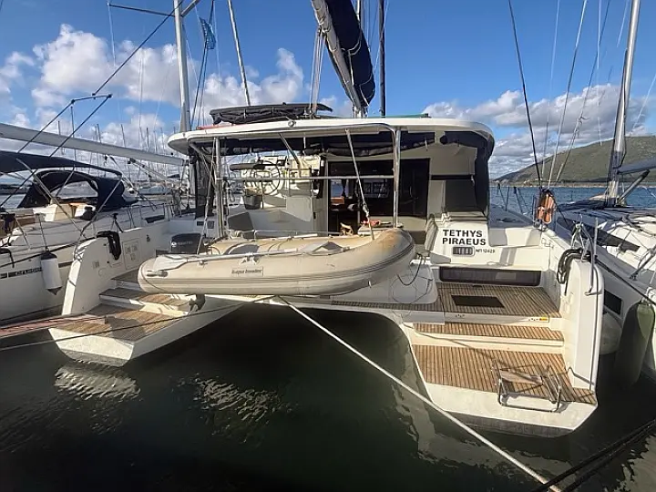 Lagoon 42 - External image