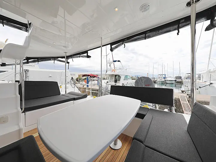Lagoon 450 SporTop - 