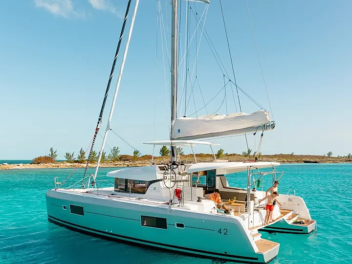 Lagoon 42 - External image