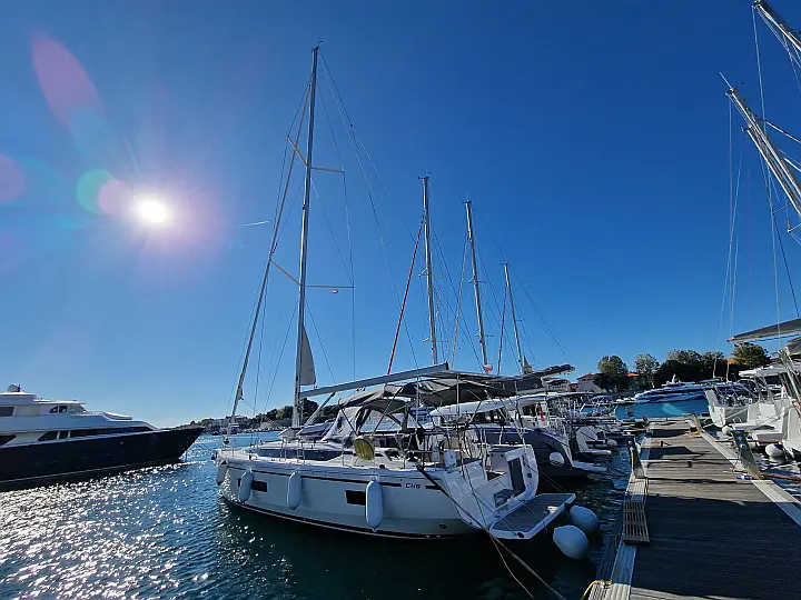 Bavaria C46 - 